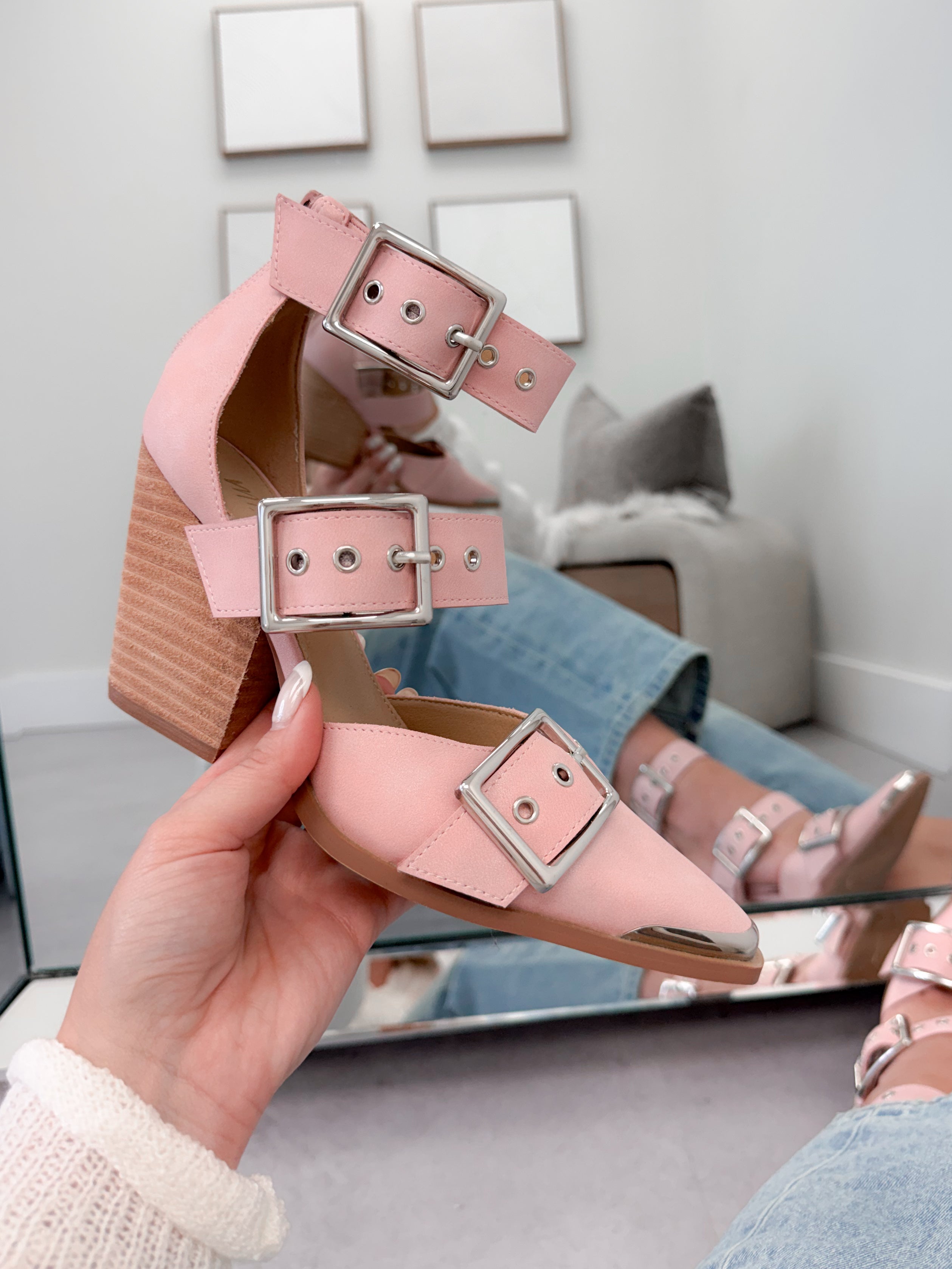 Hendrix Shoes in Pink