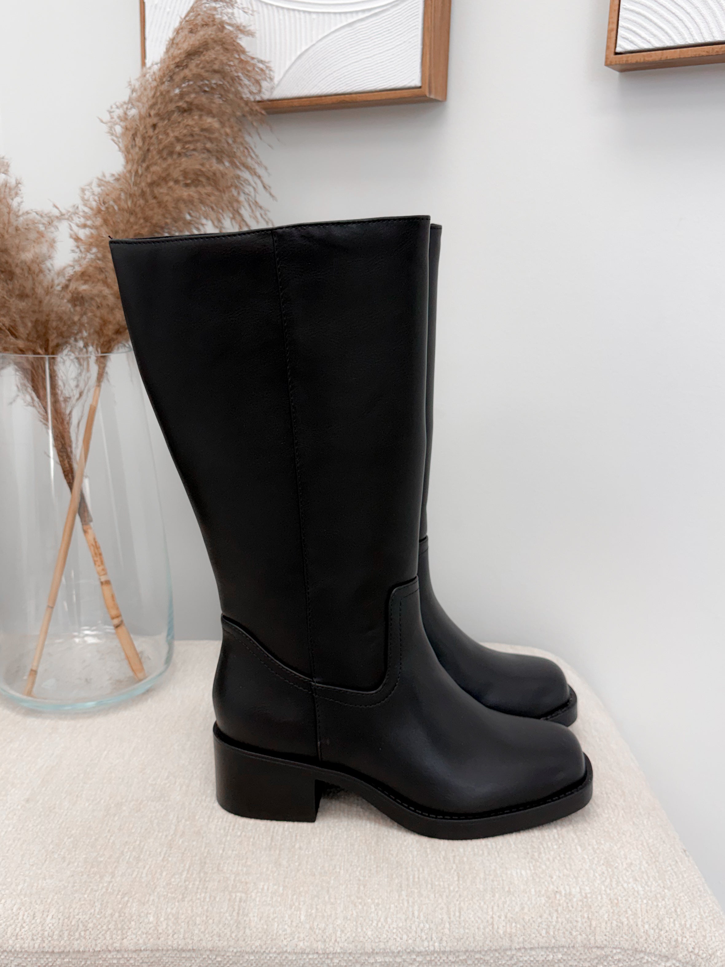 Belvin Boots in Black