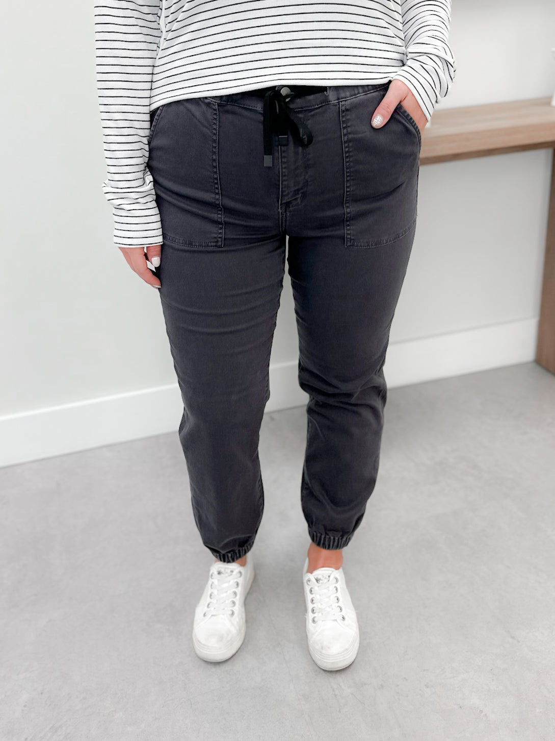 Indie Jogger Crop in Charcoal