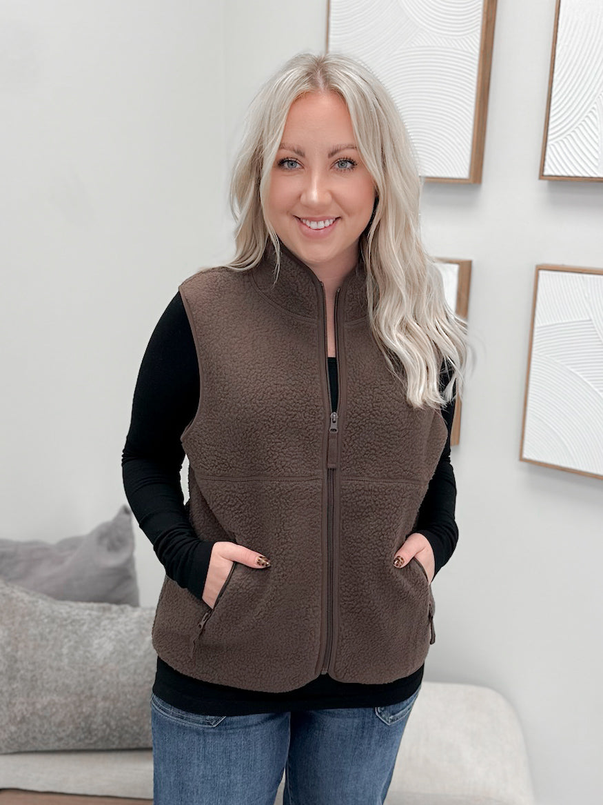Hunter Sherpa Vest in Espresso
