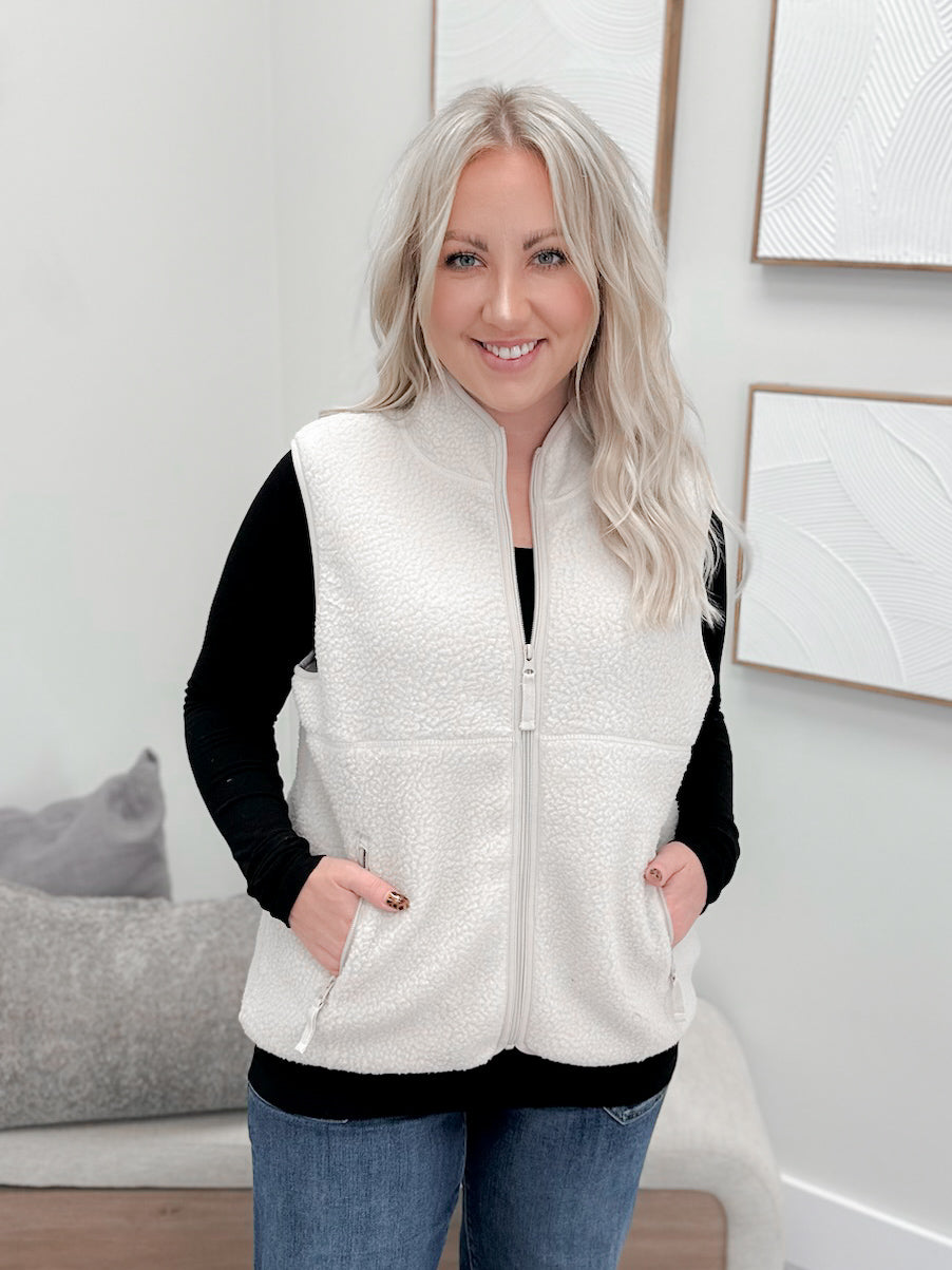 Hunter Sherpa Vest in Ecru