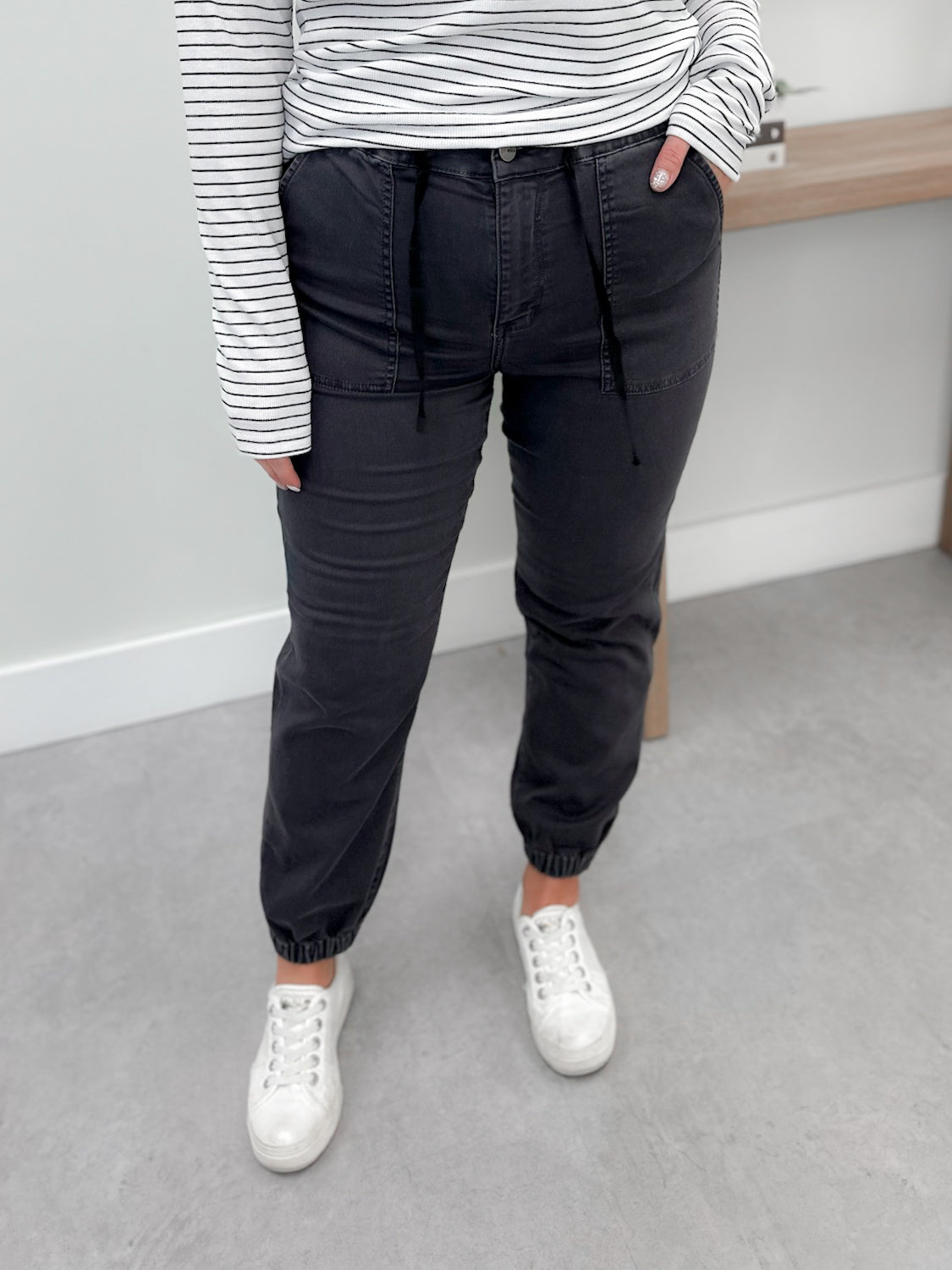 Indie Jogger Crop in Charcoal