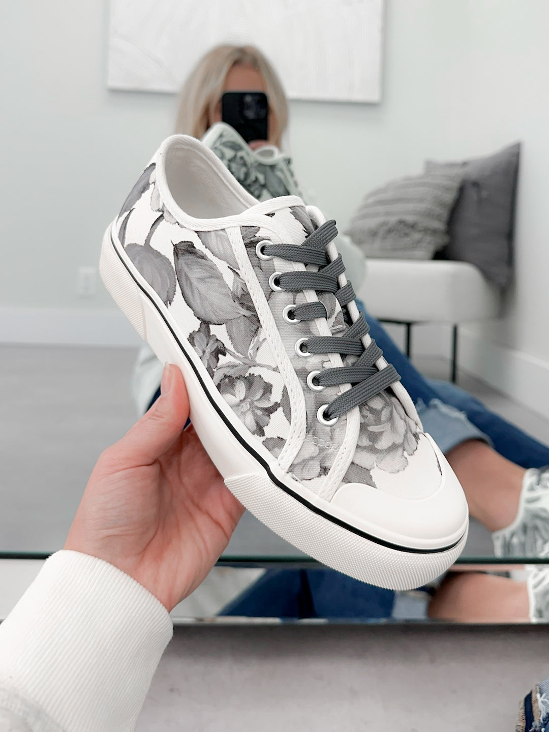 Waiting List in White/Black Floral
