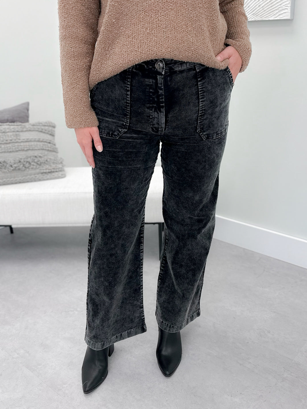 Cassidy Corduroy Pants in Washed Black - Small