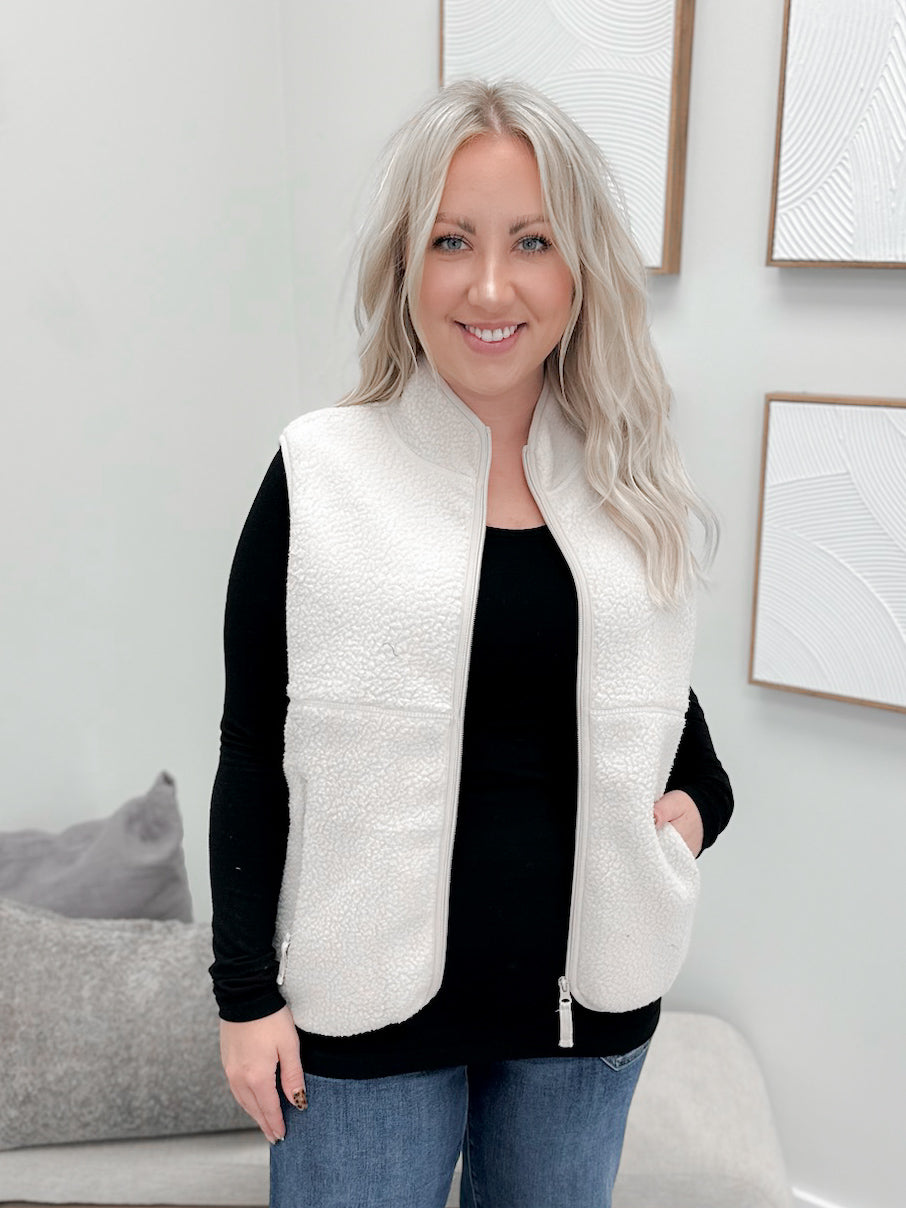 Hunter Sherpa Vest in Ecru