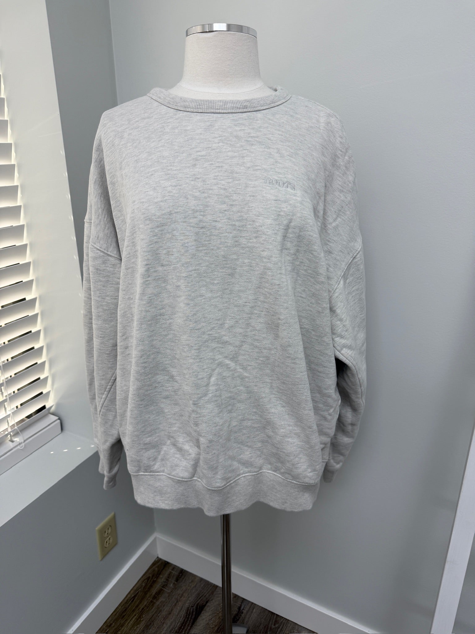#53- Roots Grey Pullover Size 6