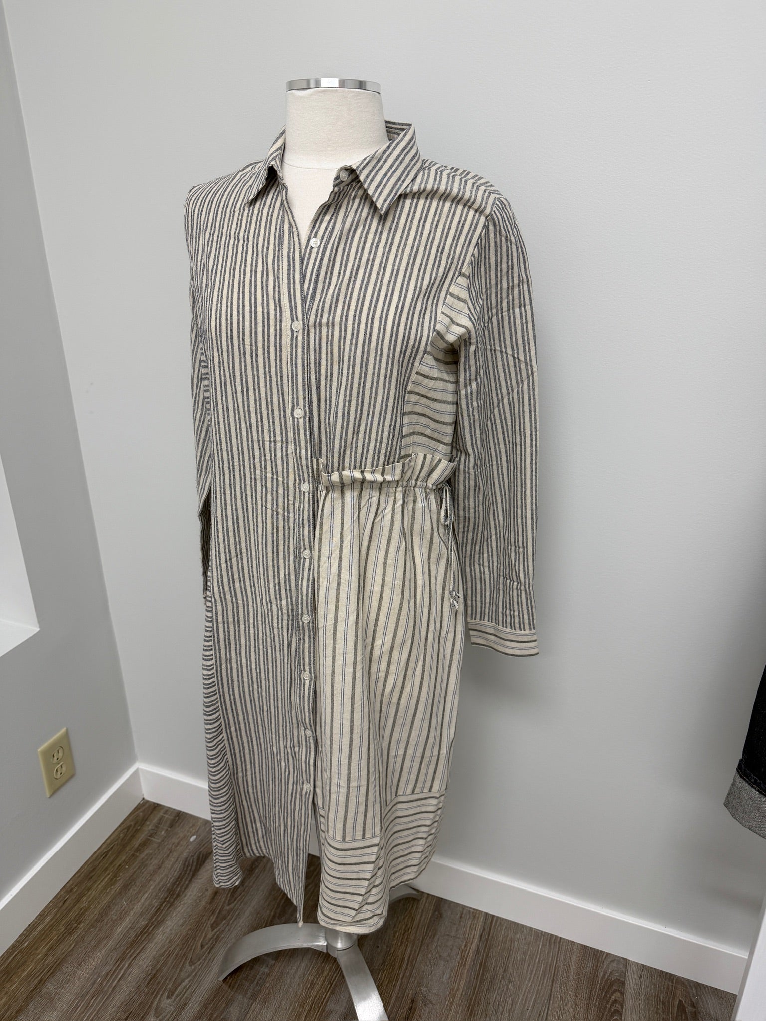 #246- Mystree Dress Size M