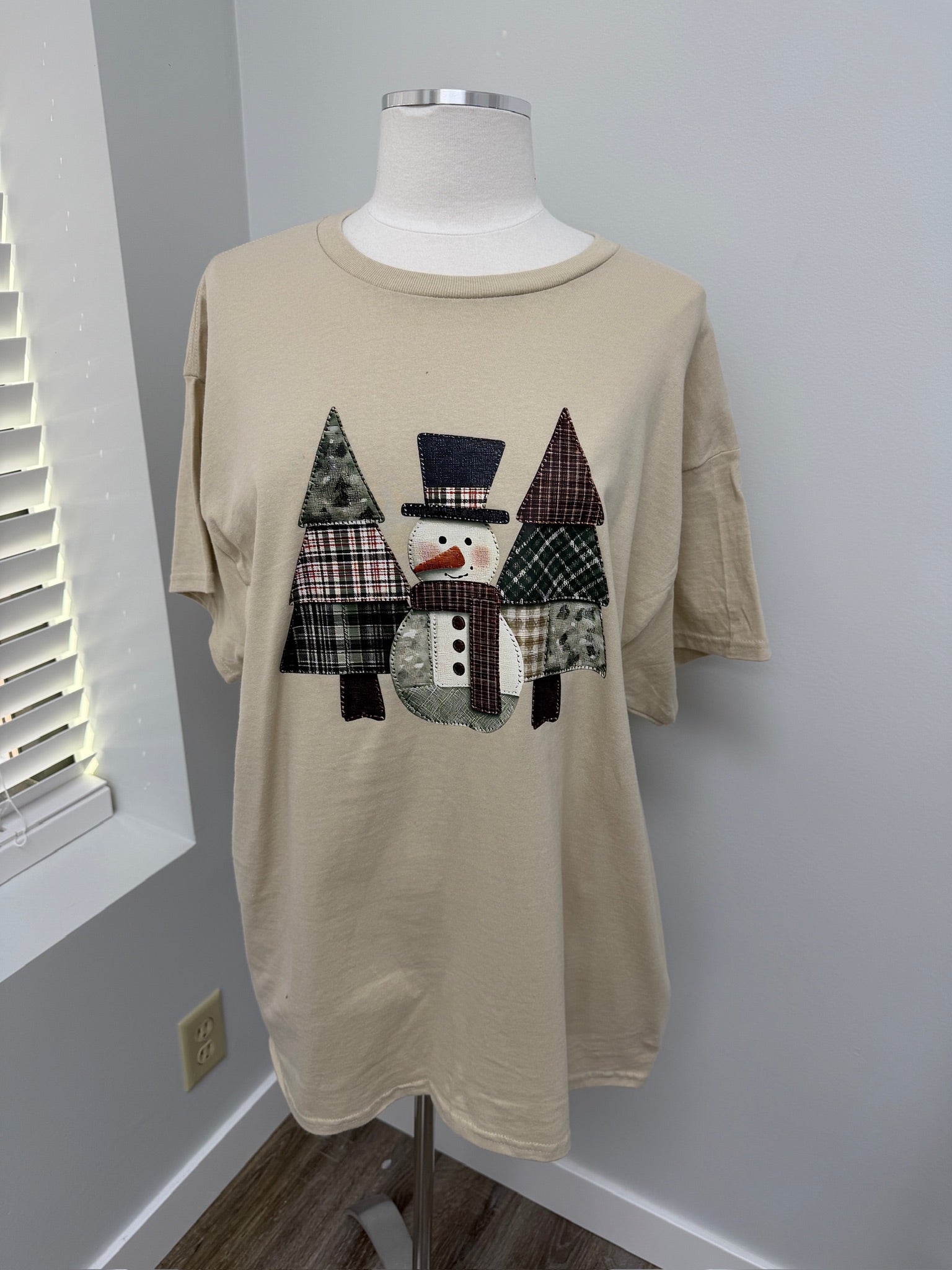 #111- Taupe Tee Snowman Size XL