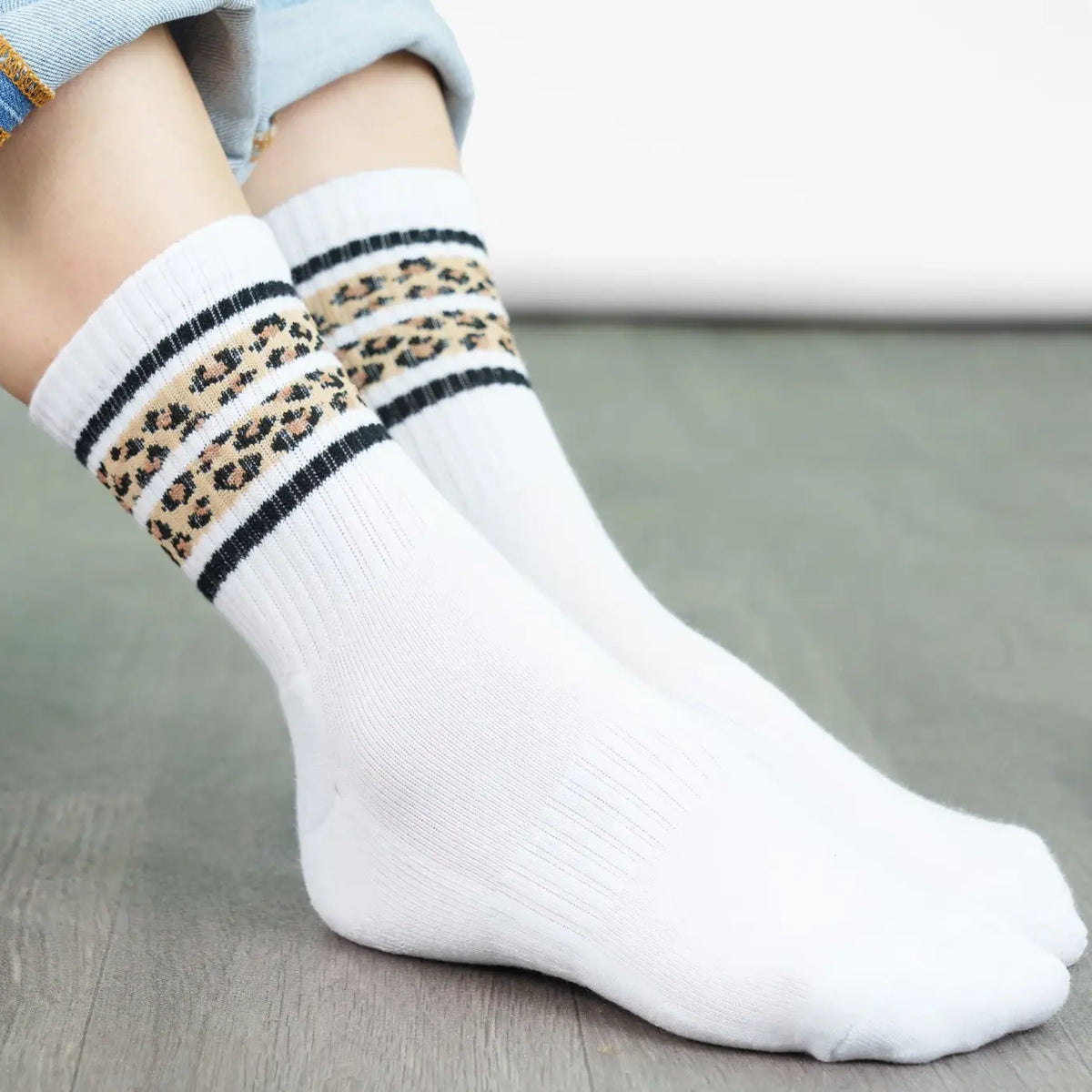 Sporty Socks in White Leo