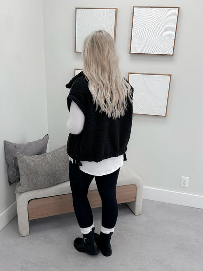 Colter Fleece Vest in Black