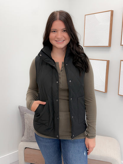 Remy Vest in Black