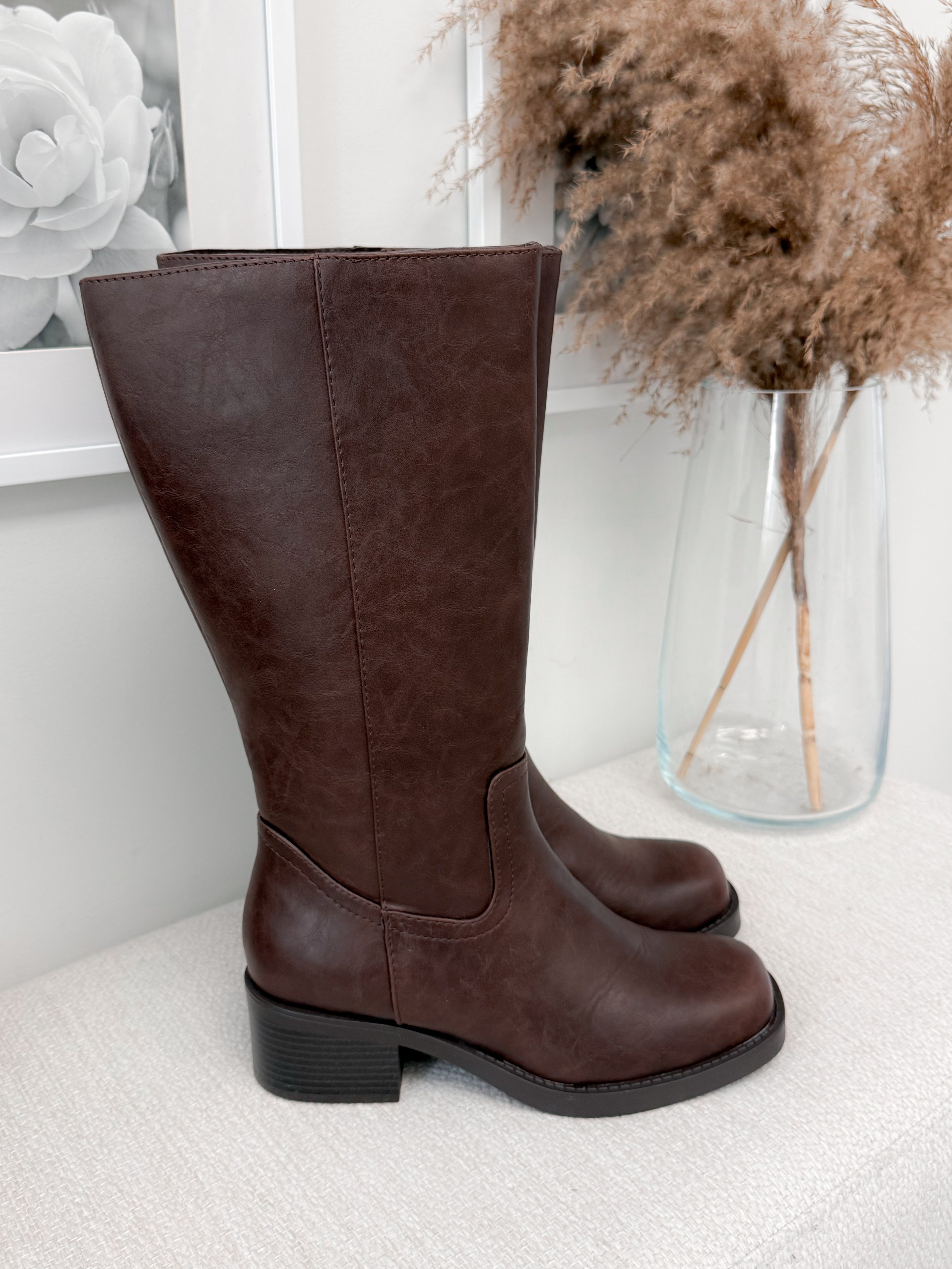 Belvin Boots in Brown