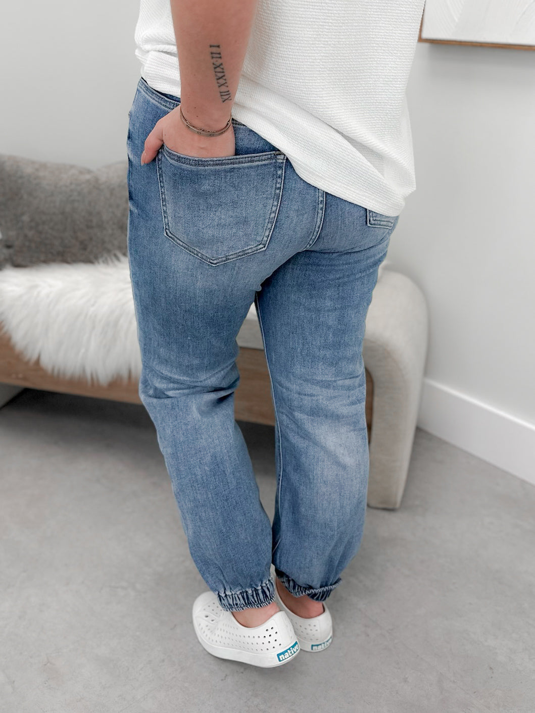 Idol Jogger Jeans in Light Wash