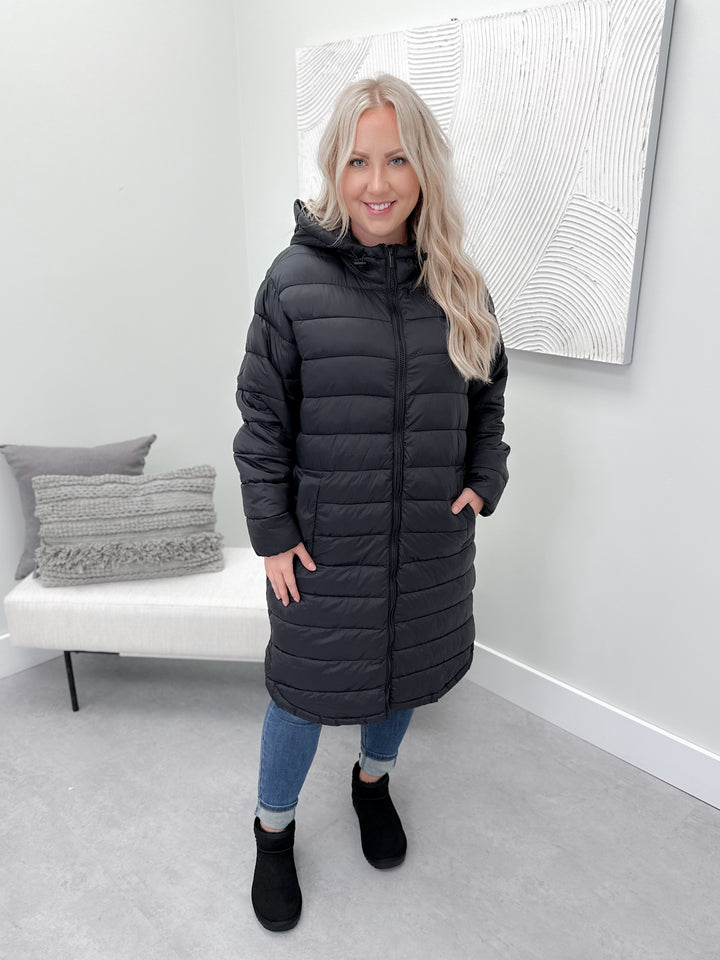 Alpine Puffer Jacket in Black