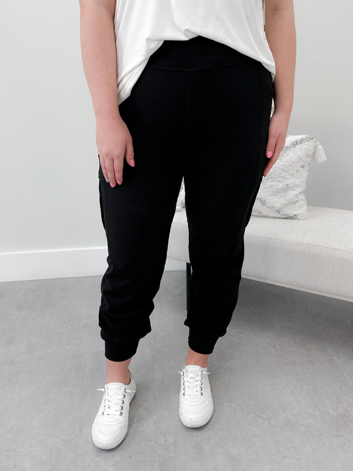 Everyday High Rise Pocket Jogger in Black