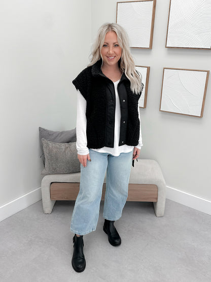 Colter Fleece Vest in Black