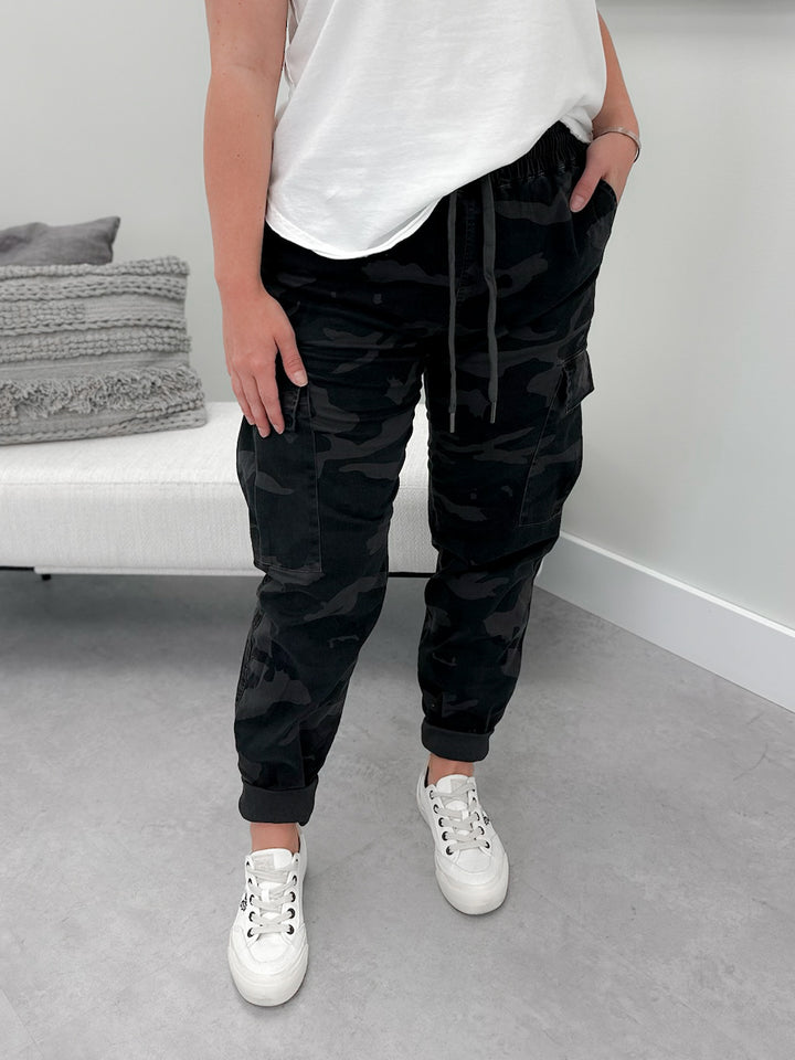 Andy Cargo Joggers in Grey Camo