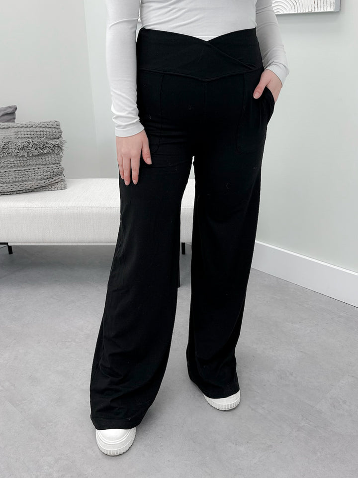 V-Waist Wide Leg Everyday Pants in Black