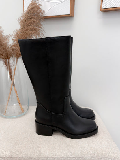 Belvin Boots in Black