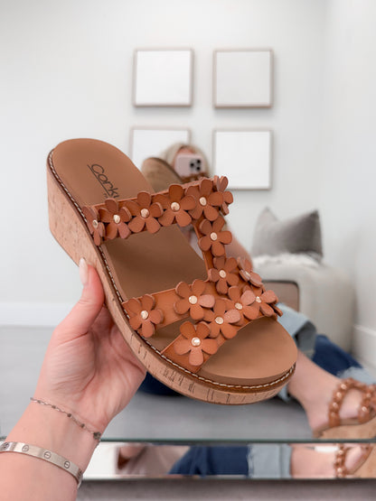 Mic Drop Wedge in Cognac