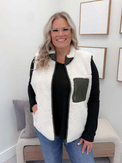 Savana Vest in Ivory/Olive