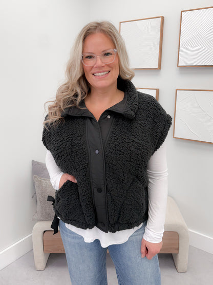 Colter Fleece Vest in Black