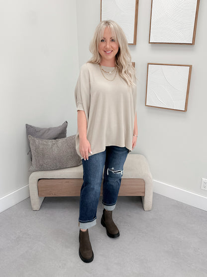 Keegan Wavy Tee in Taupe