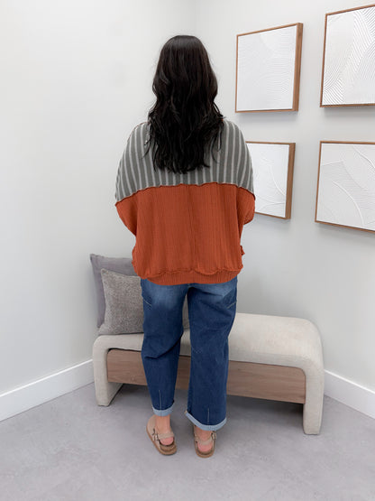 Gretta Wave Pullover in Olive/Rust