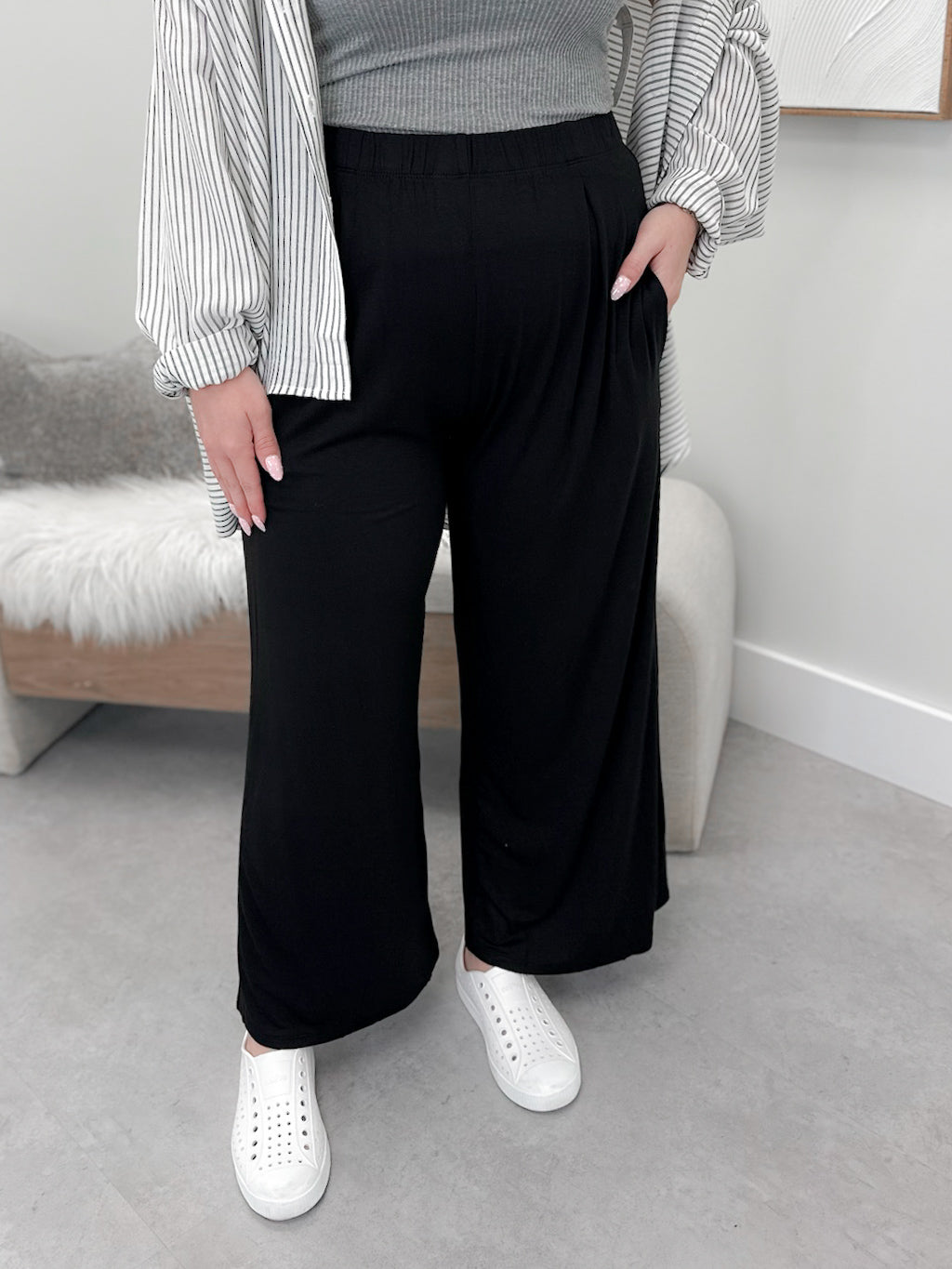 Brisa Lounge Pants in Black