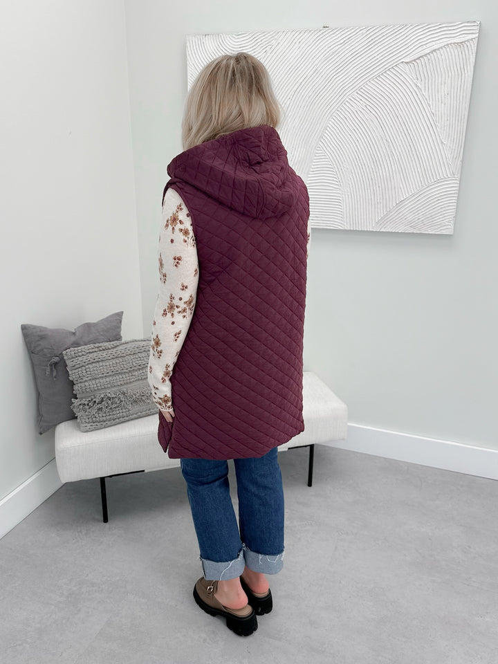 Jonnie Quilted Vest in Plum