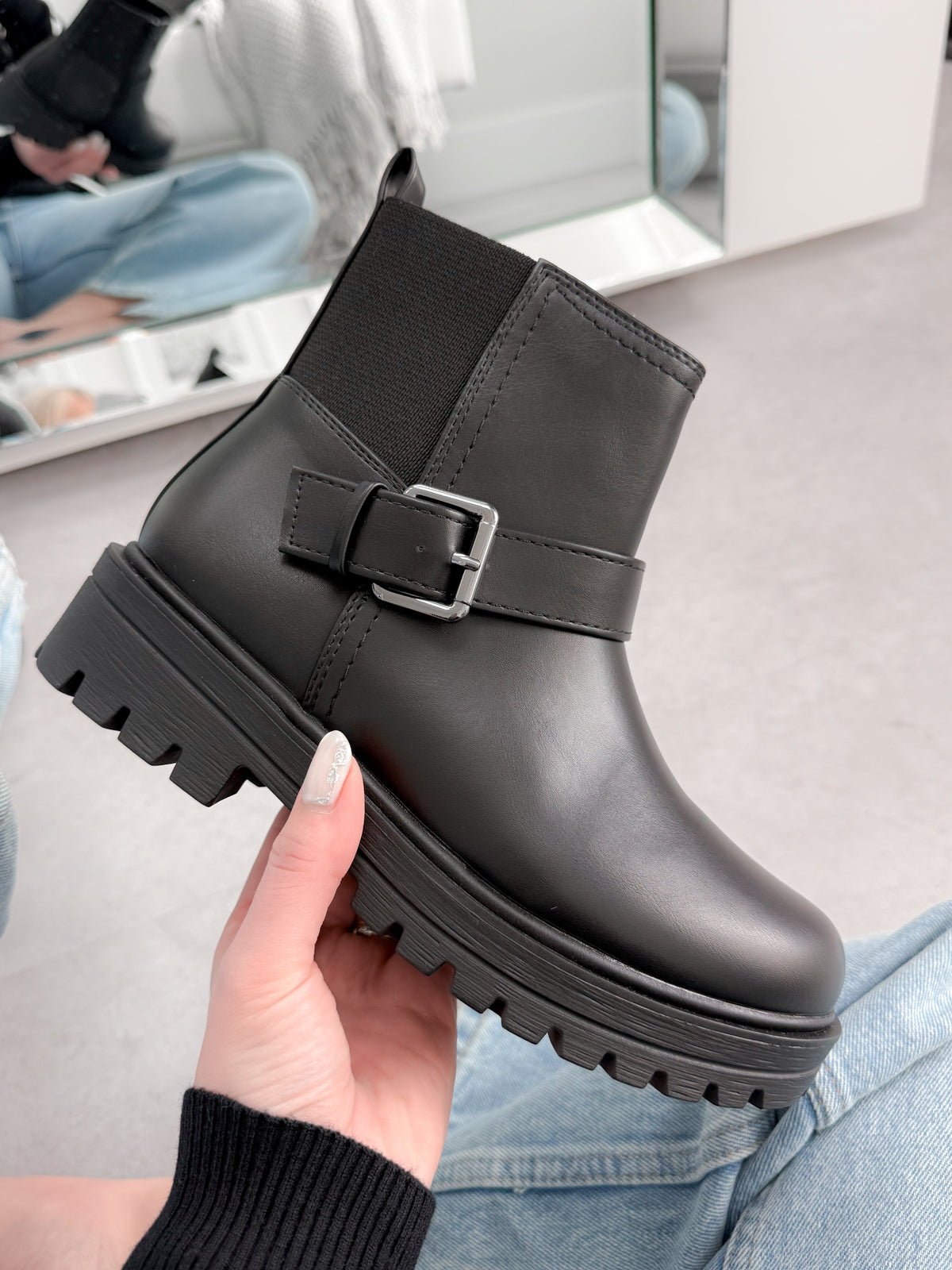 Leslie Boots in Black