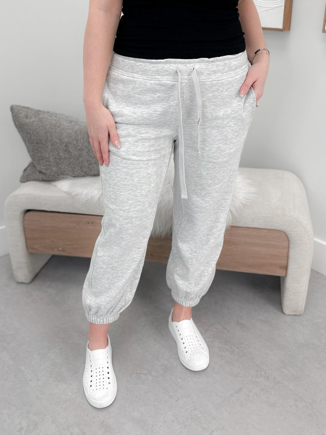 Felix Capri Joggers in Grey