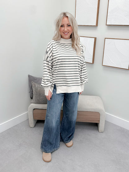 Saryn Pullover in Grey Stripe