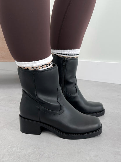 Oberon Boots In Black