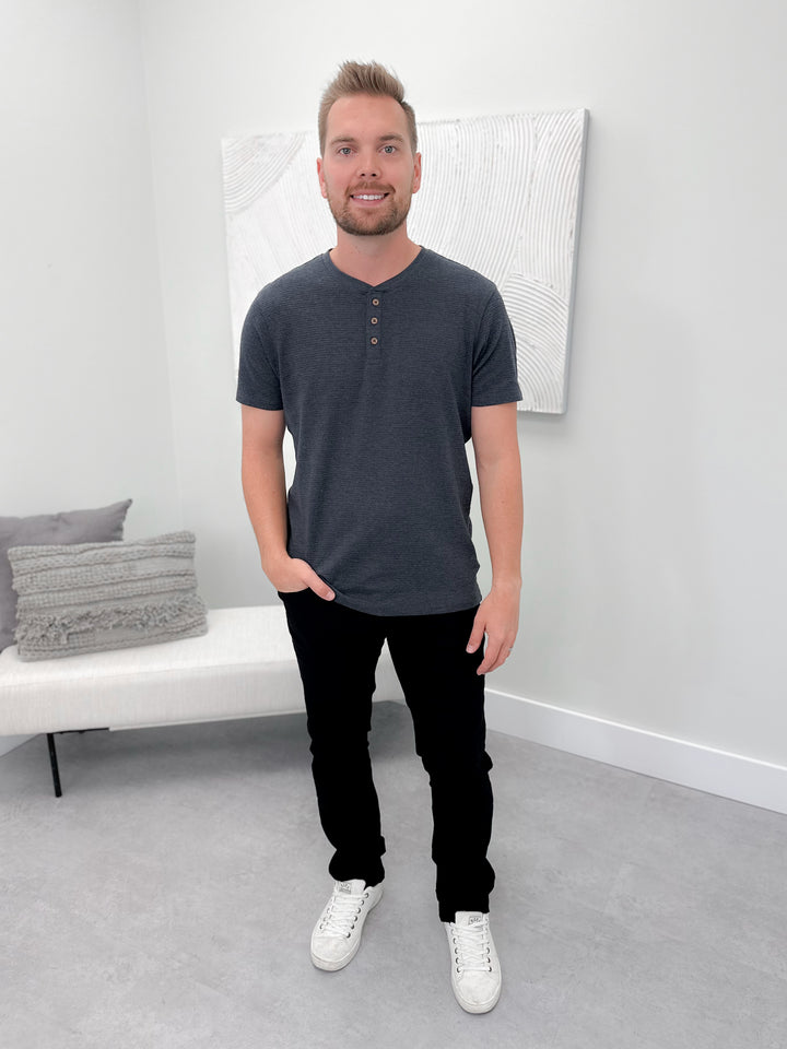 Ribbed Smith Men’s Tee in Navy