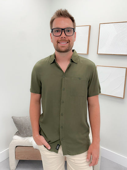 Mens Hunter Button Up in Army
