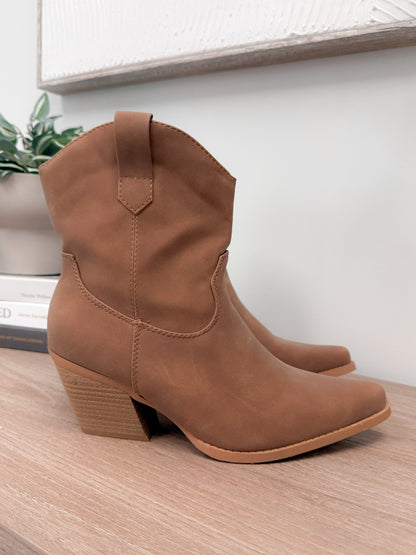 Creek Boot in Tan