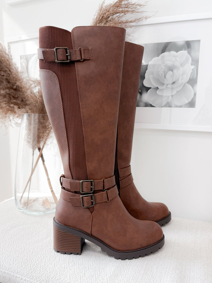 Julia Boots in Brown