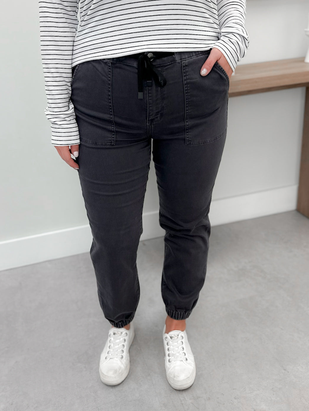 Indie Jogger Crop in Charcoal