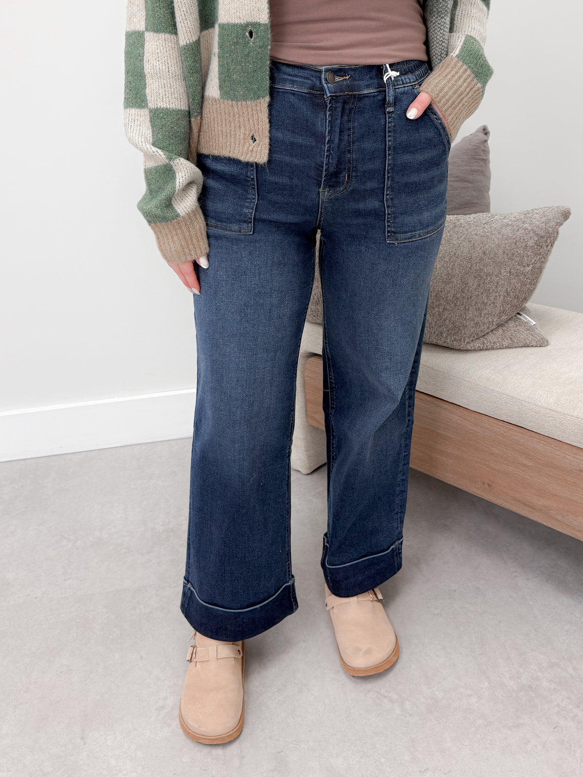 Elastic Waist High Rise Cropped Denim in Dark Wash