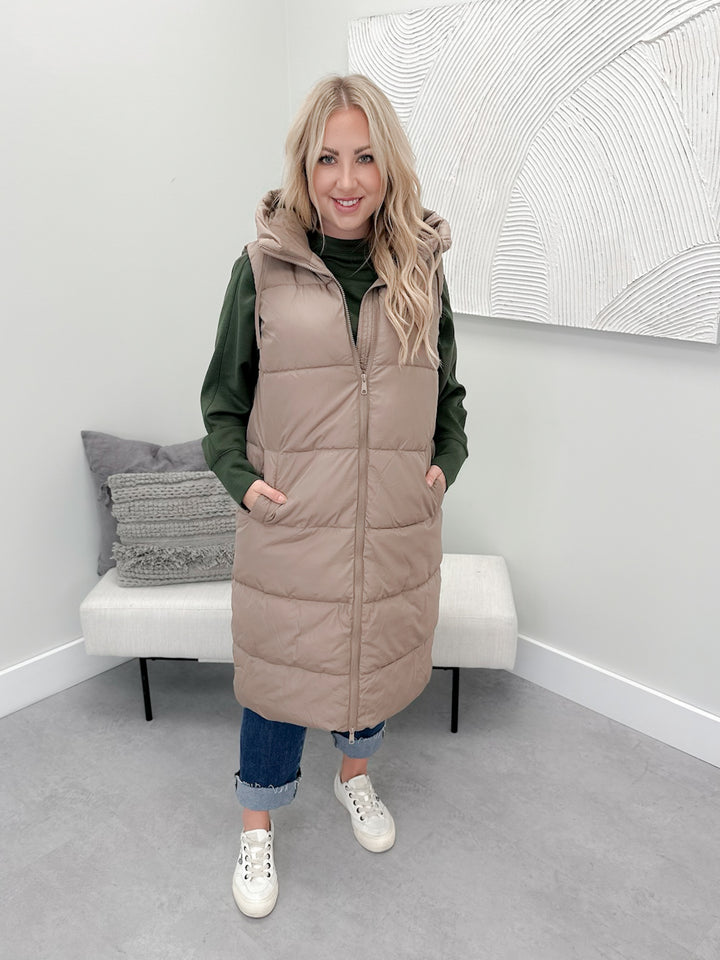 Aspen Puffer Vest in Taupe