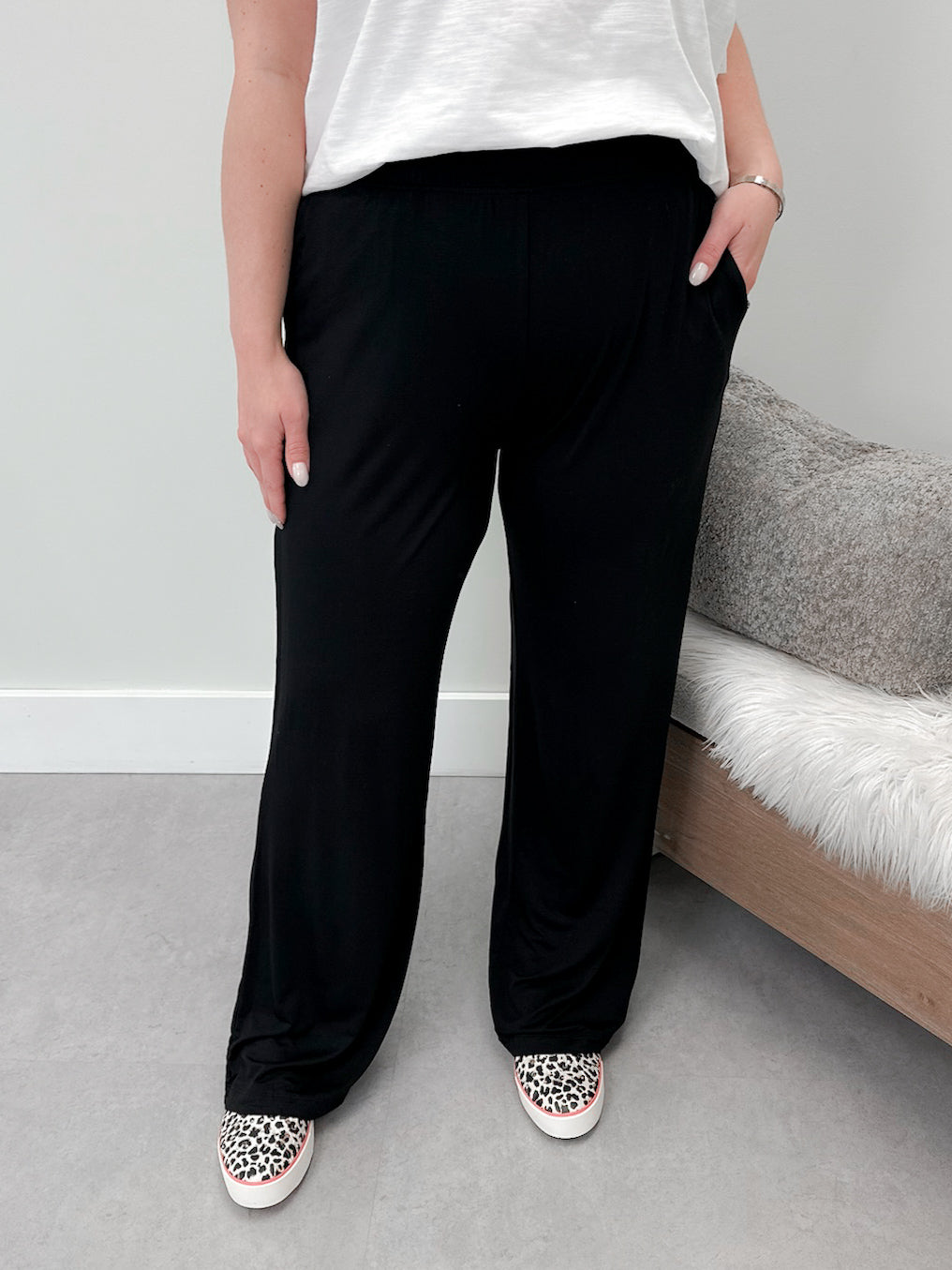 Elora Lounge Pants in Black