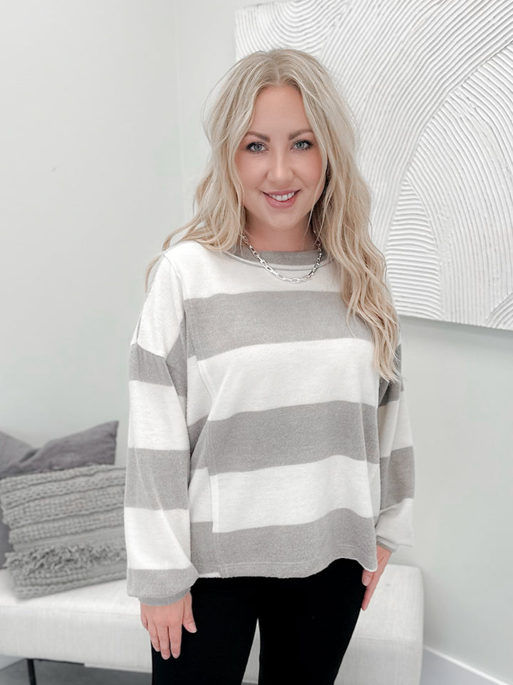 Prim Pullover in Taupe