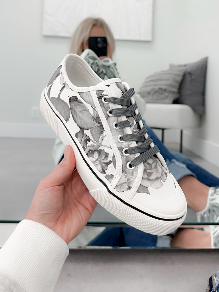 Waiting List in White/Black Floral