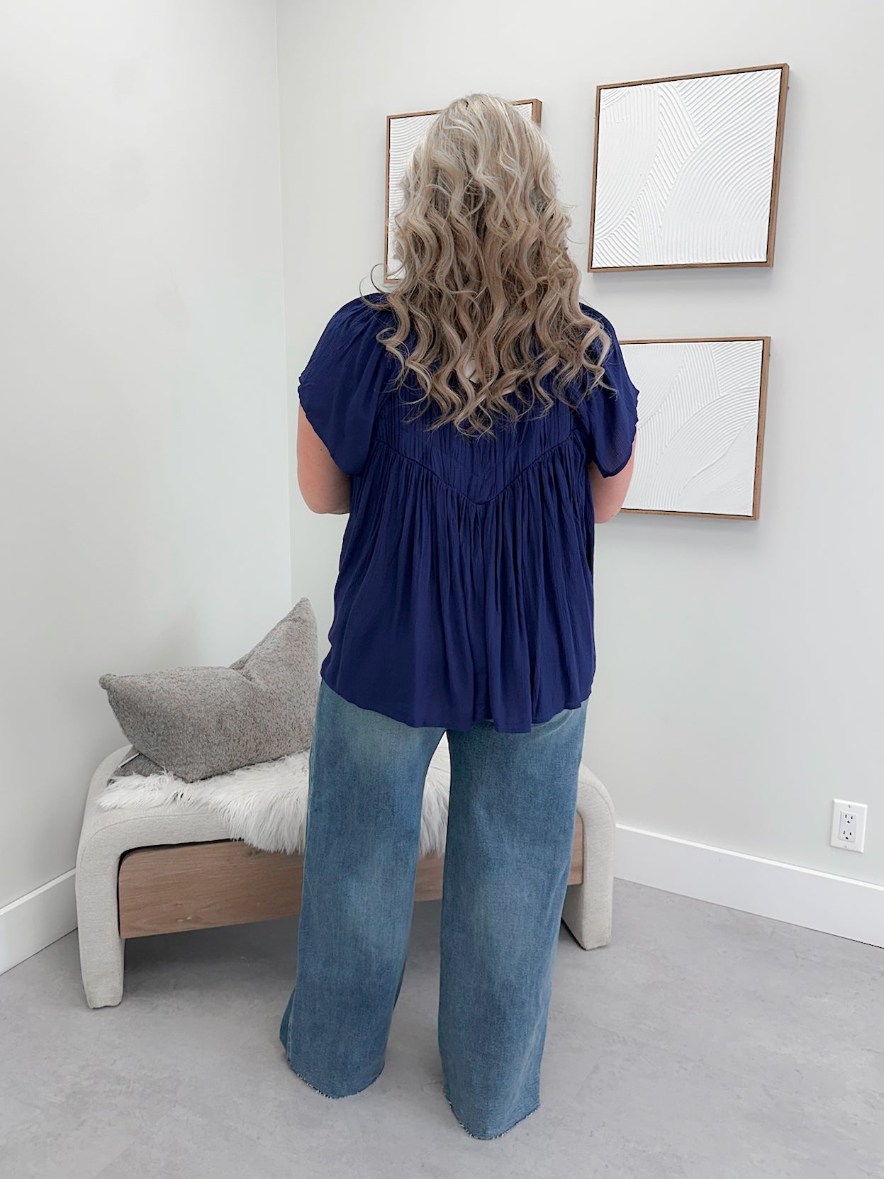 Wander Top in Navy