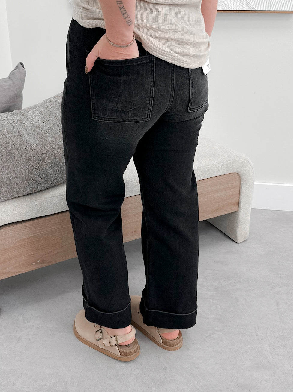 Elastic Waist High Rise Cropped Denim in Washed Black