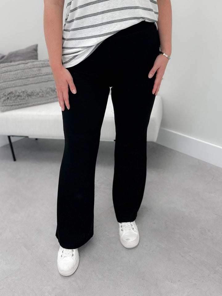 Idris Pants in Black