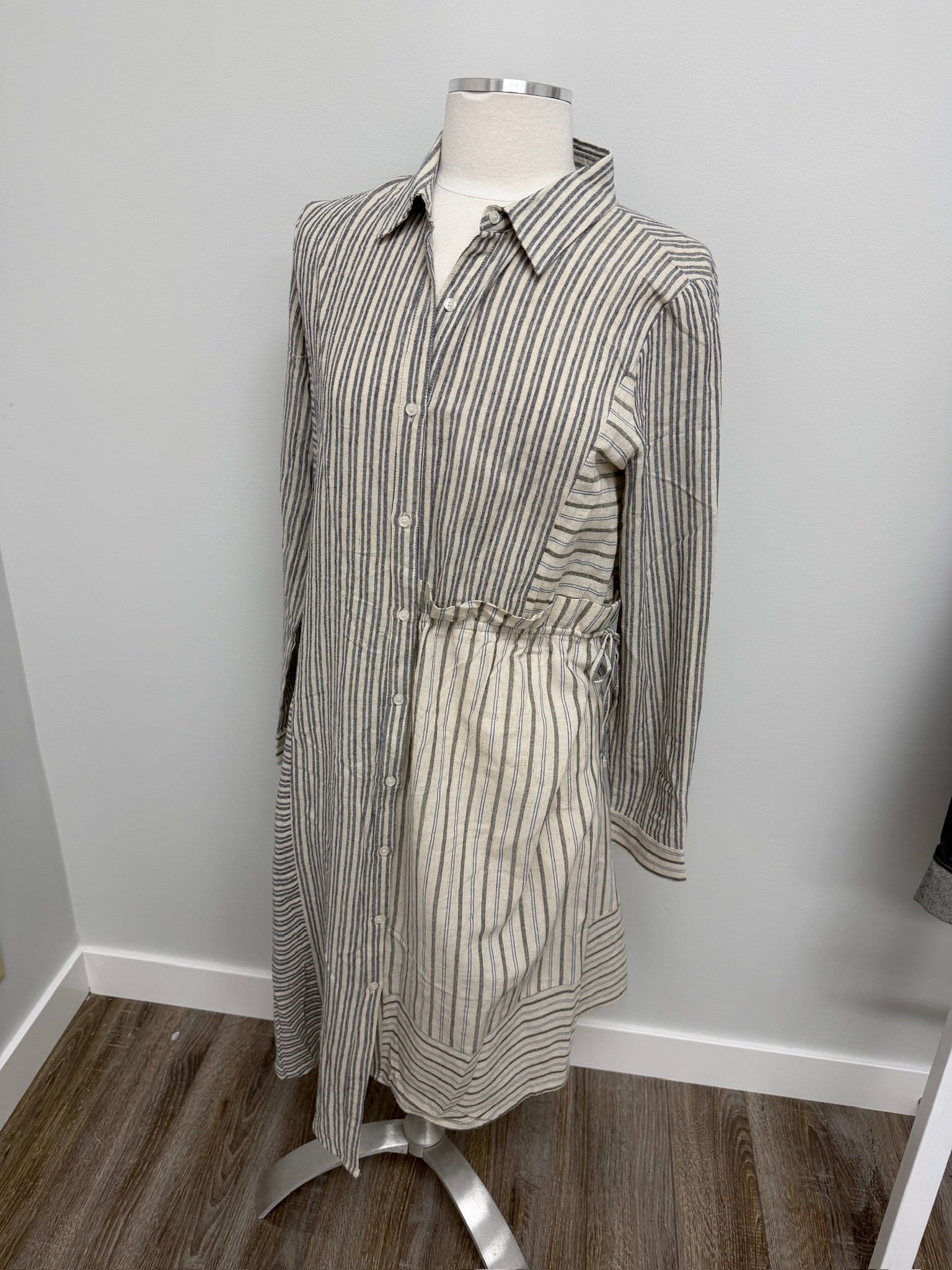 #246- Mystree Dress Size M