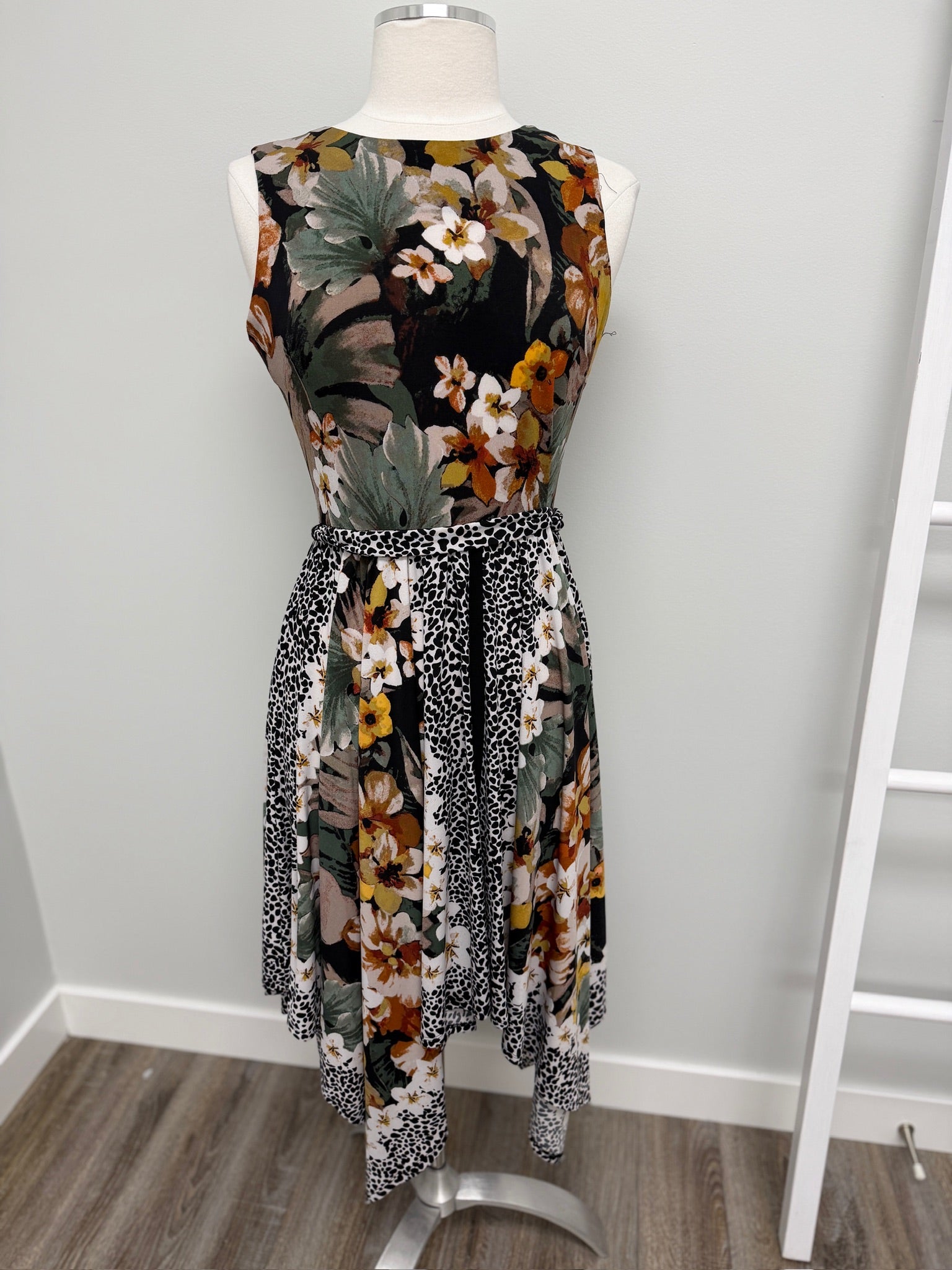 #264- Roz&Ali Spots/Floral Dress SIze 4