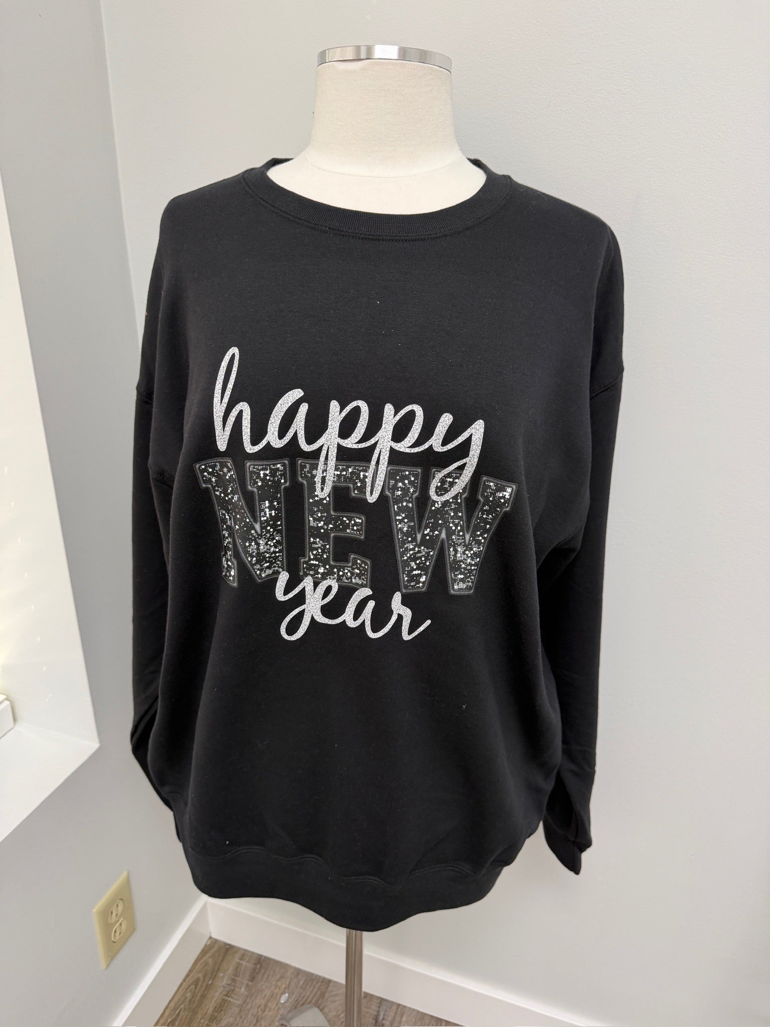 #115- Black Pullover New years Size L